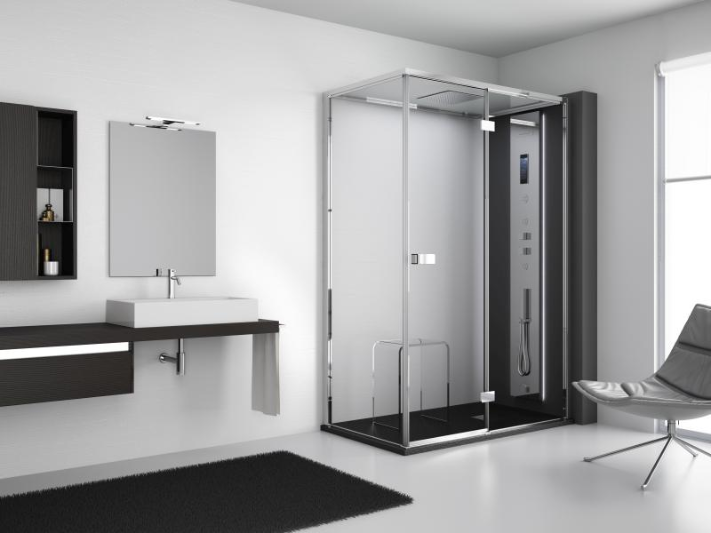 Bagno provvisto di doccia